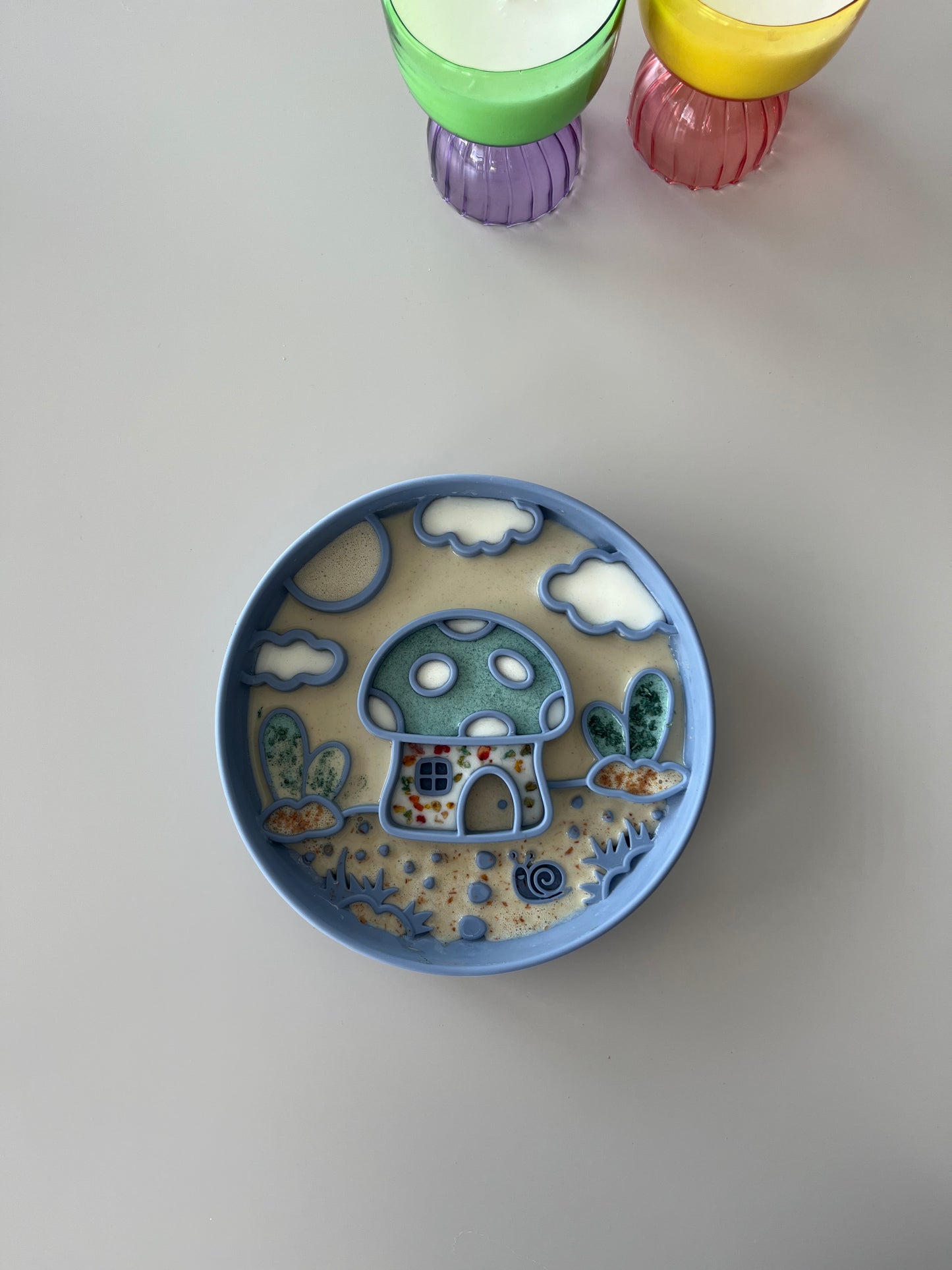 Mushroom cottage slow feeder - dusty blue